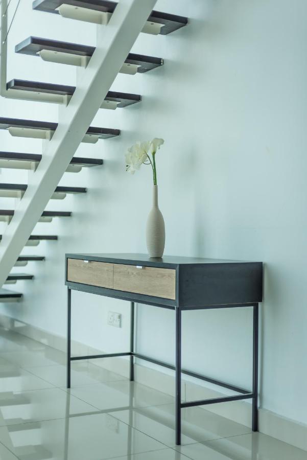 Maritime Penthouse Suite By The Sea George Town Ngoại thất bức ảnh